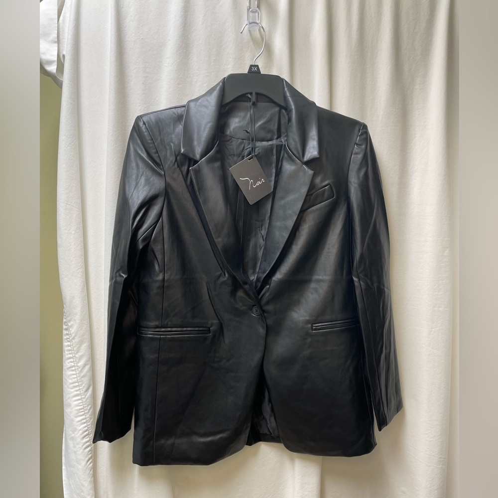Elegant Black Faux Leather Women's Blazer